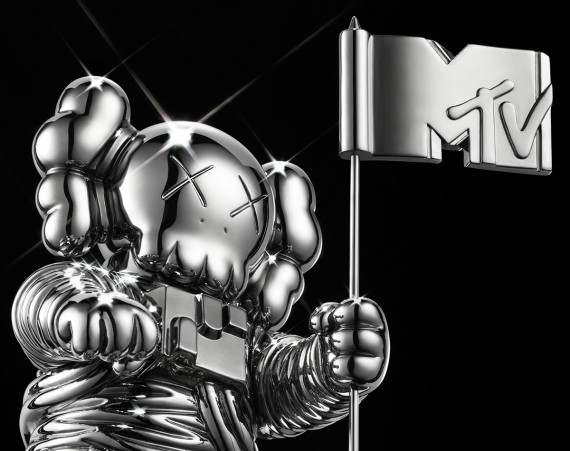 kaws-mtv-vma-moonman-07-570x451